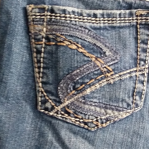 Silvers - Picture 4 of 4